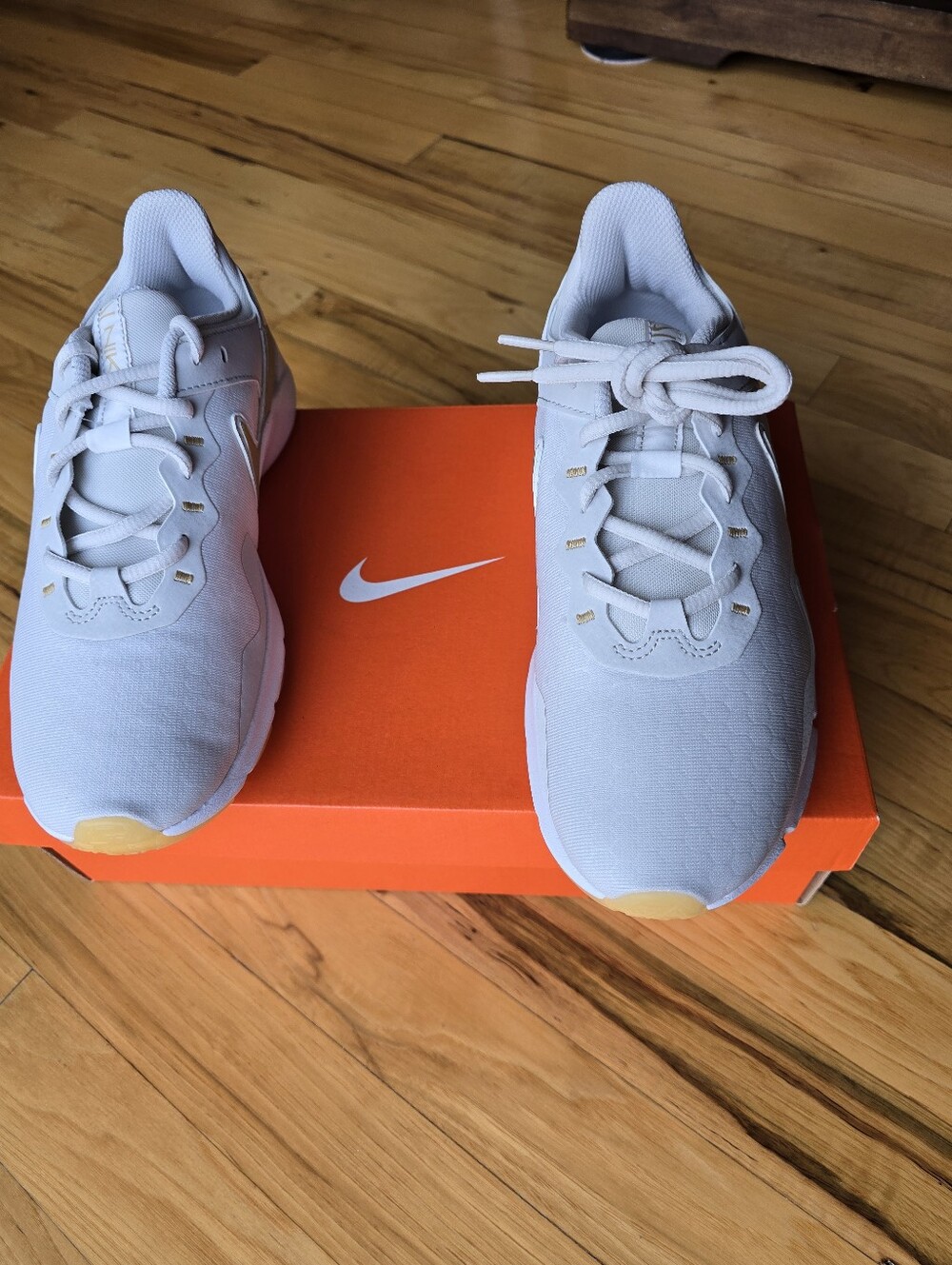 Nike Legend Essential 2 Women’s Size 8 Platinum Tint Gold CQ9545-010 NIB